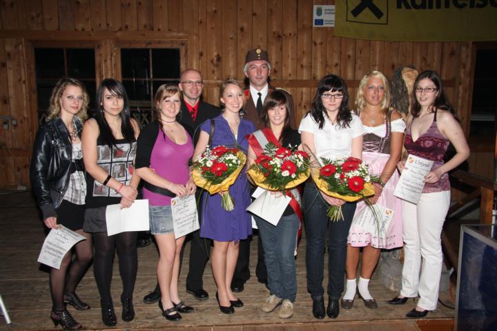 v.l.n.r.: Jennifer Bauer, Monika Marjanovic, Daniela Haider, FT René Hartner, Angelika Wopienka, OBI Hermann Kampf, Daniela Allram, Kathrin Mühlbacher, Tamara Weinstabl, Romana Gintner