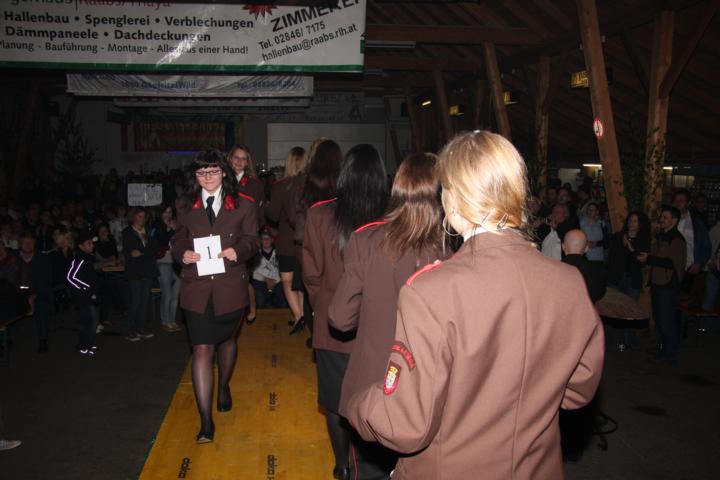 Erster Durchgang in Feuerwehruniform